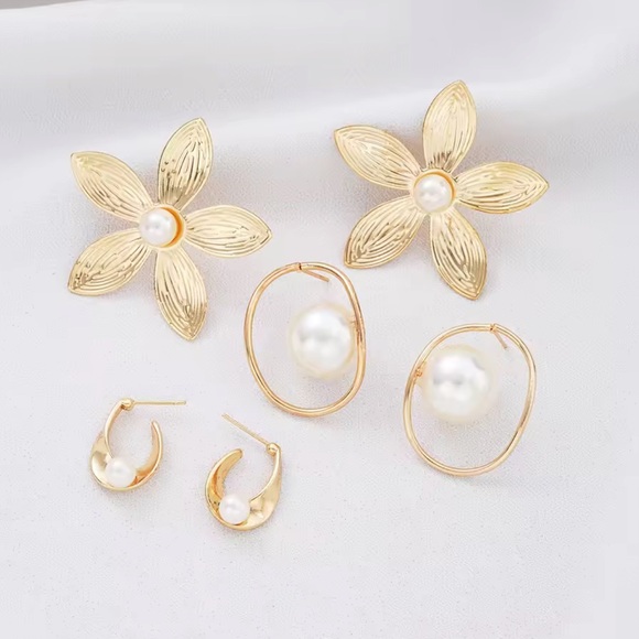Romantic Gold Daisy Pearl Earrings Set – Timeless Floral Jewelry Collection - Picture 6 of 7